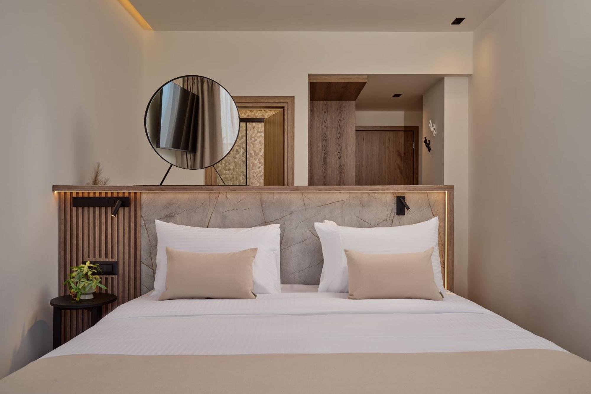 Gavras Exclusive Villas, With Infinity Pools, Whirlpools & Seaviews, By Thinkvilla Vilă