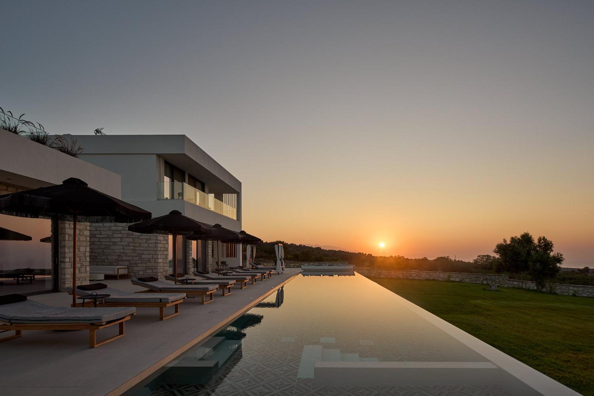 Gavras Exclusive Villas, With Infinity Pools, Whirlpools & Seaviews, By Thinkvilla Pikris