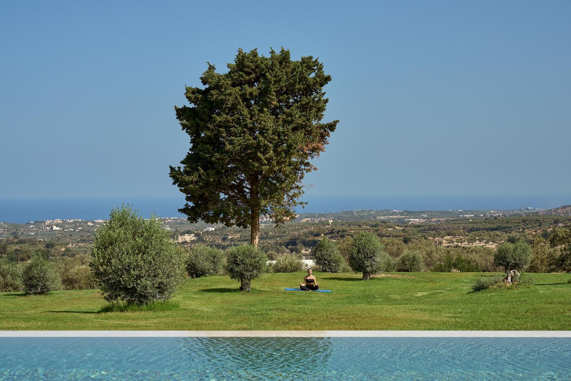 Gavras Exclusive Villas, With Infinity Pools, Whirlpools & Seaviews, By Thinkvilla Pikris