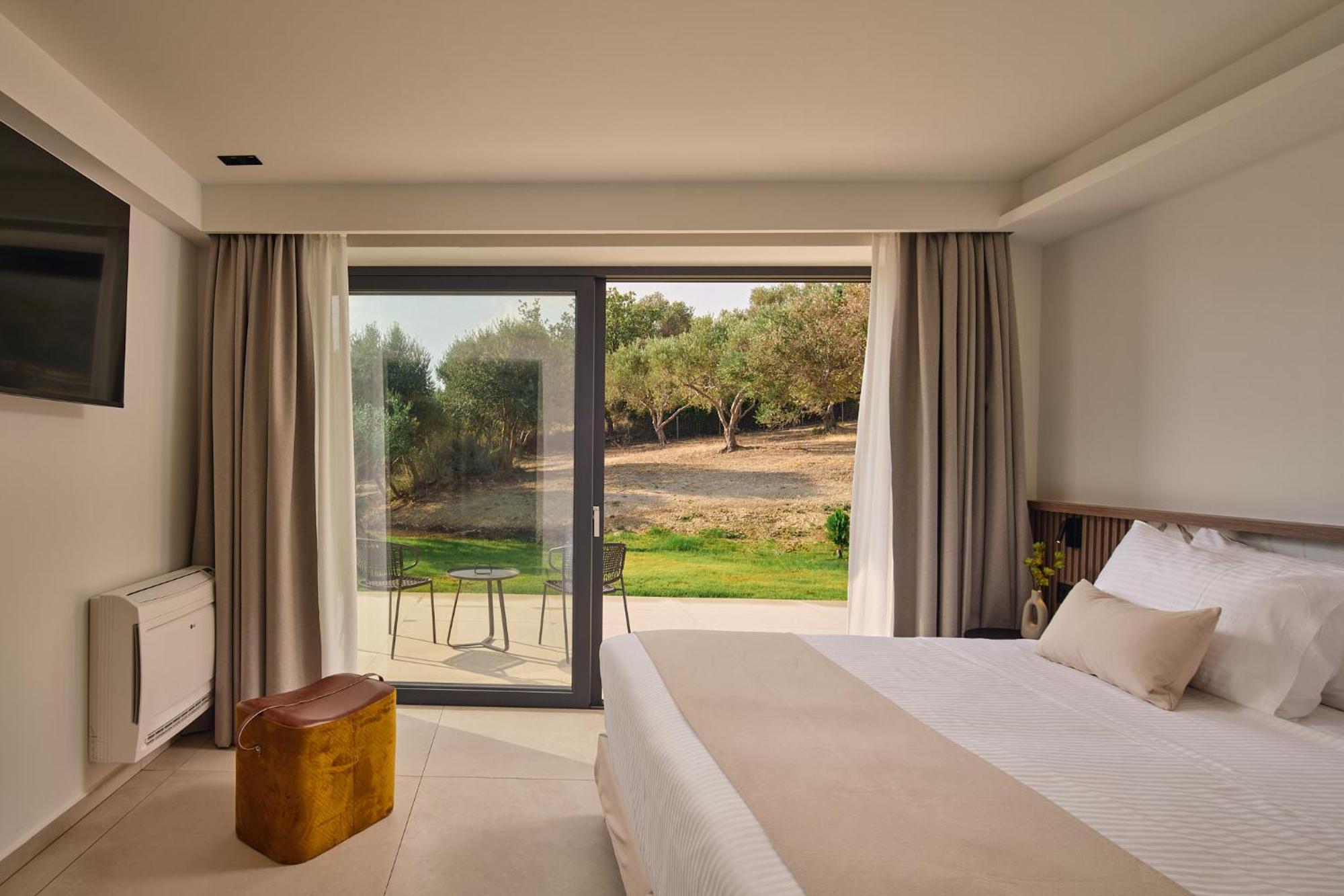 Gavras Exclusive Villas, With Infinity Pools, Whirlpools & Seaviews, By Thinkvilla Vilă