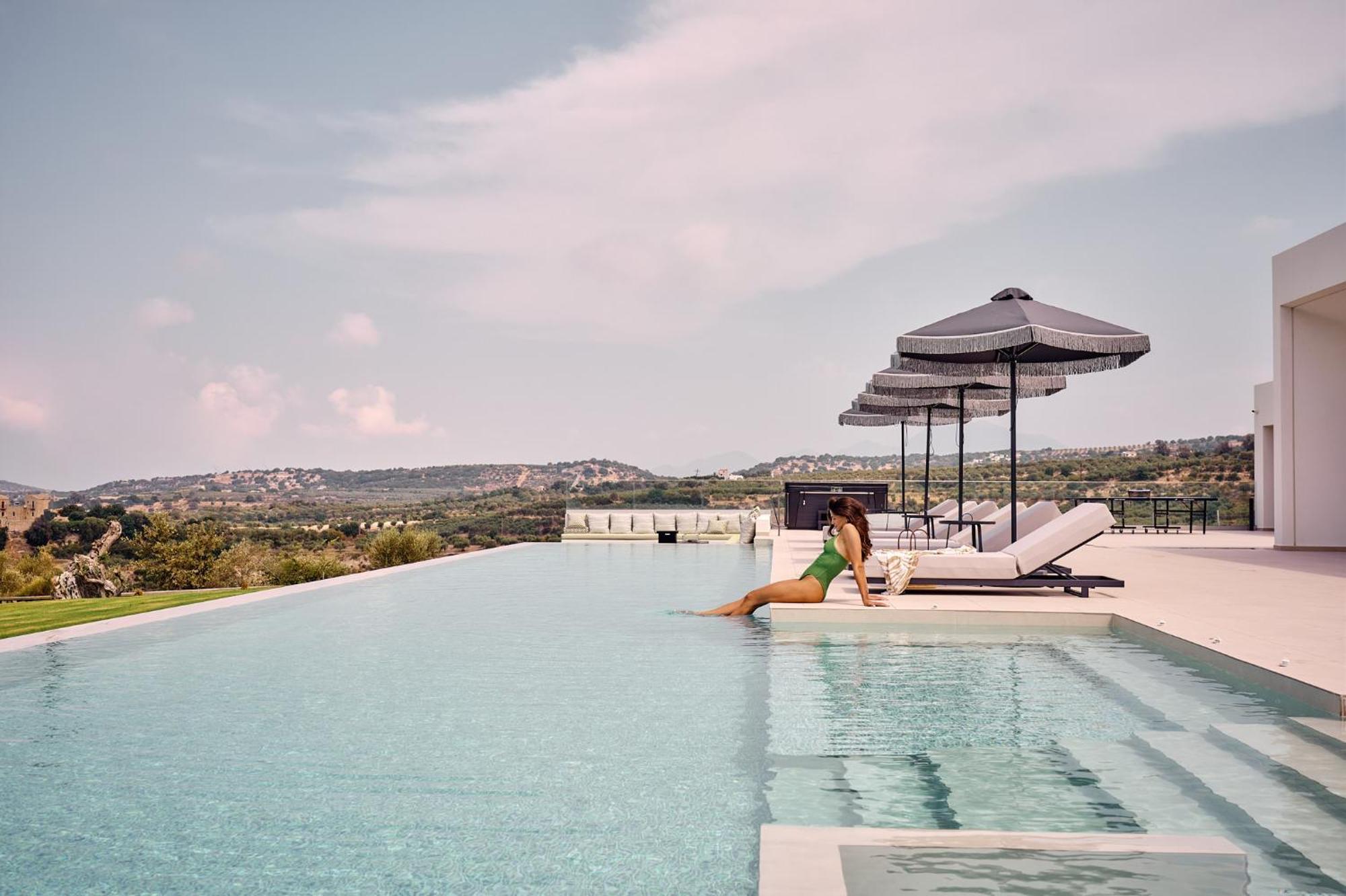 Gavras Exclusive Villas, With Infinity Pools, Whirlpools & Seaviews, By Thinkvilla Vilă *
