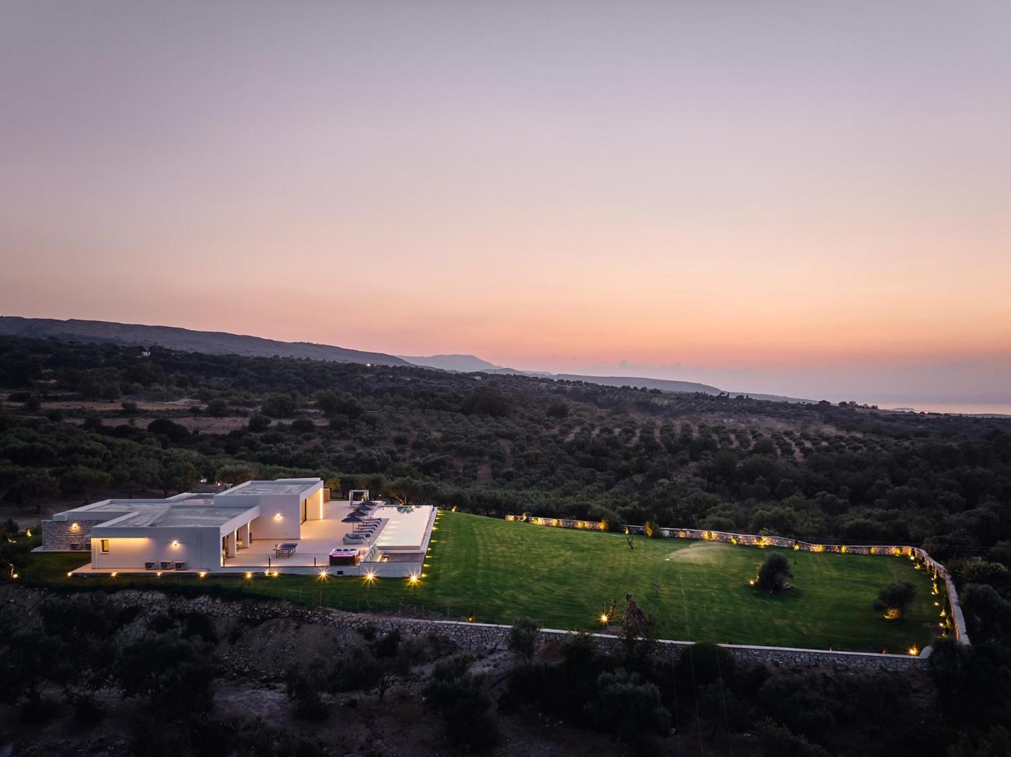 Gavras Exclusive Villas, With Infinity Pools, Whirlpools & Seaviews, By Thinkvilla Vilă Pikris